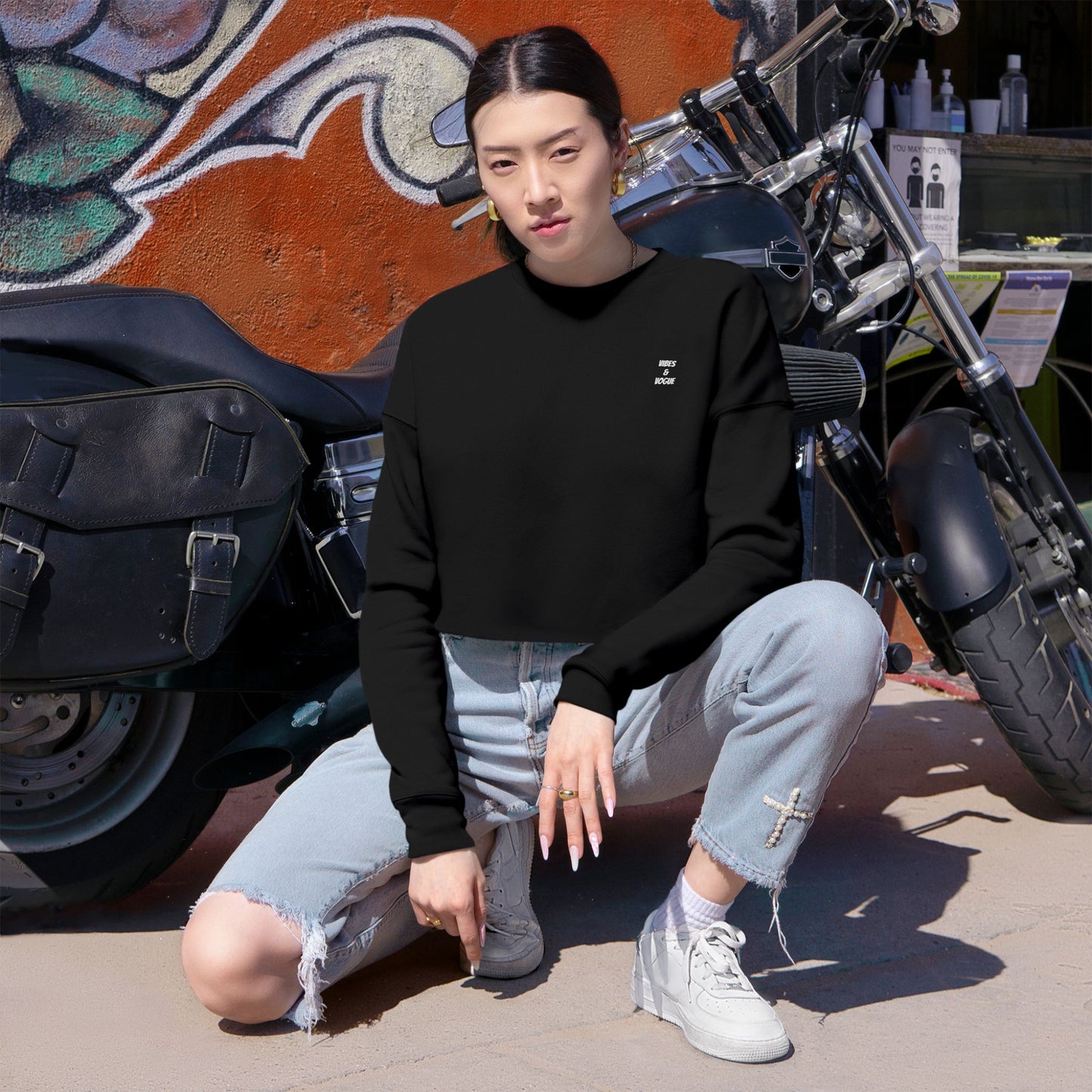 Comfortable Women's Cropped Sweatshirt - Casual Chic for Everyday Wear