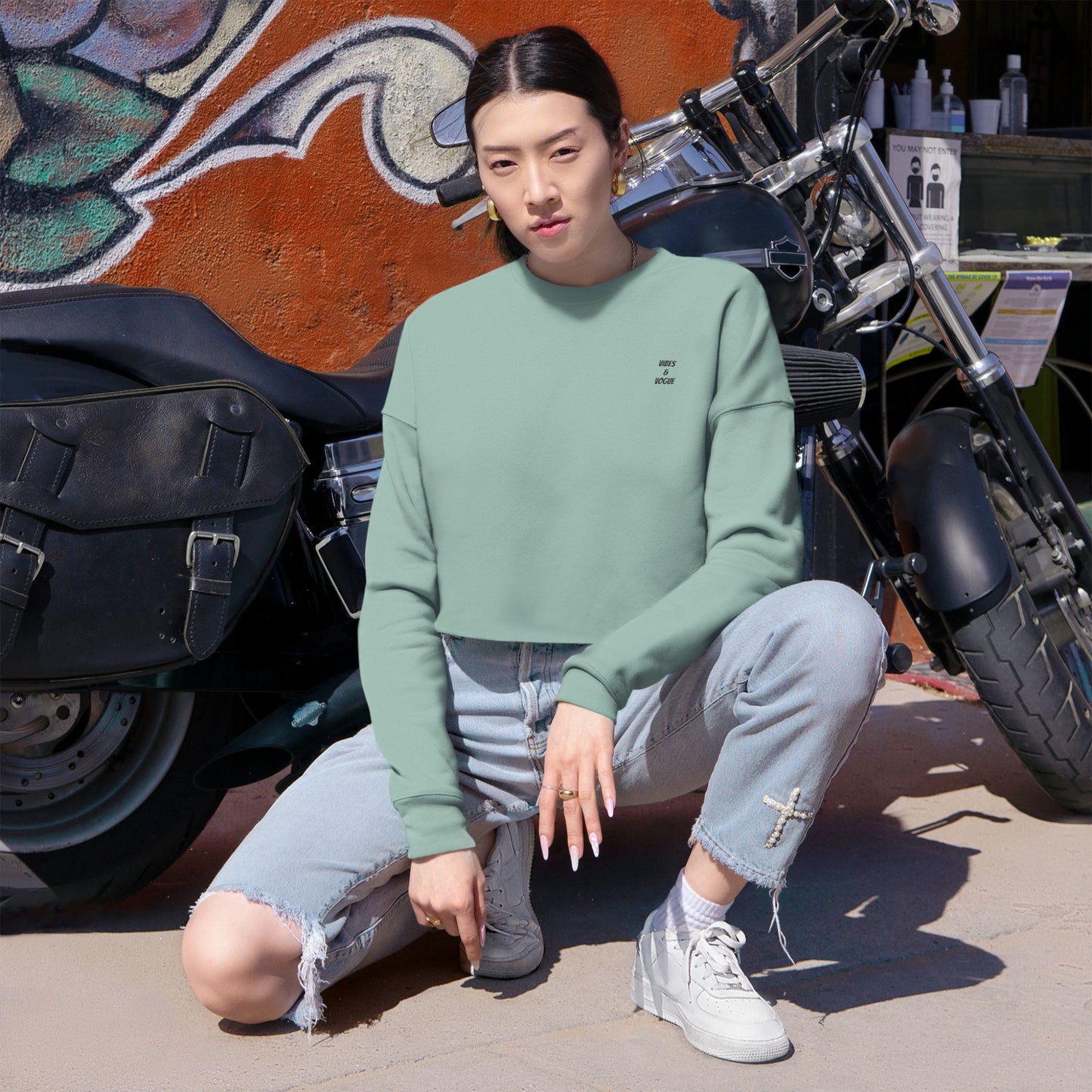 Comfortable Women's Cropped Sweatshirt - Casual Chic for Everyday Wear