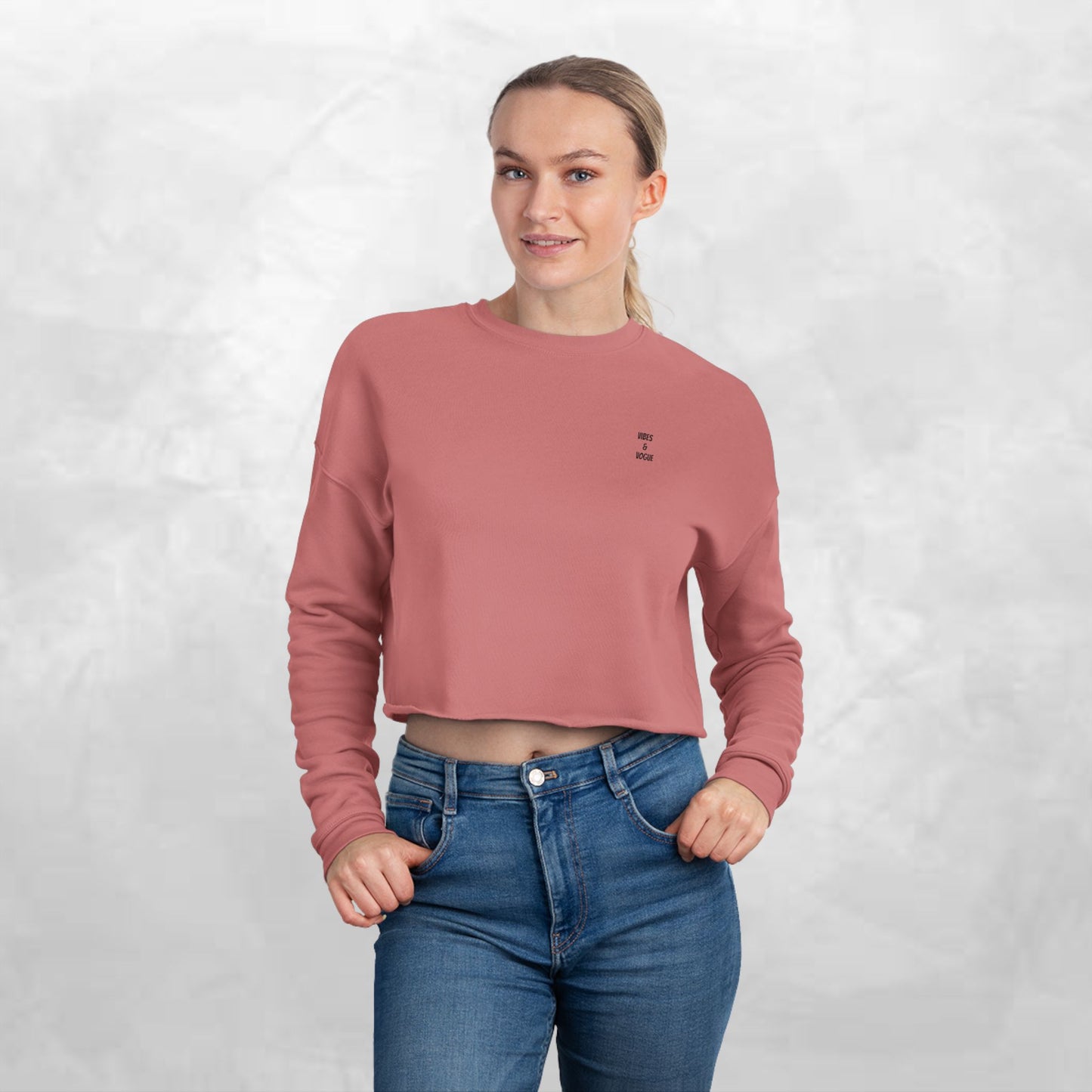 Comfortable Women's Cropped Sweatshirt - Casual Chic for Everyday Wear
