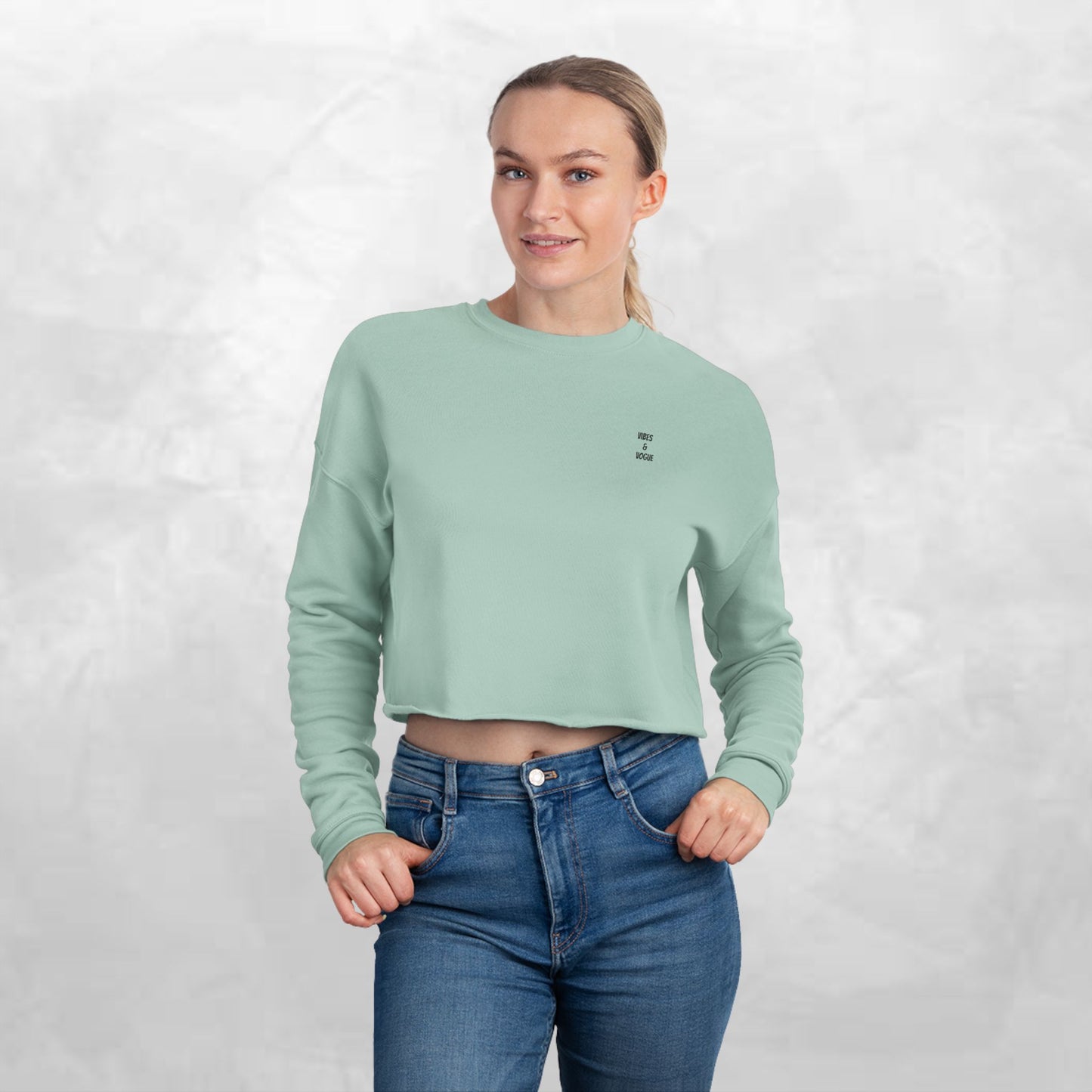 Comfortable Women's Cropped Sweatshirt - Casual Chic for Everyday Wear
