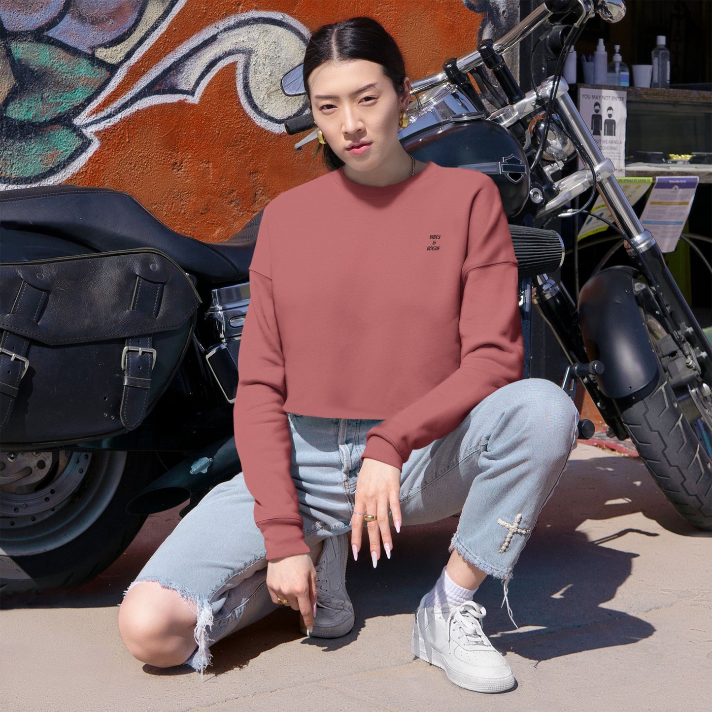 Comfortable Women's Cropped Sweatshirt - Casual Chic for Everyday Wear