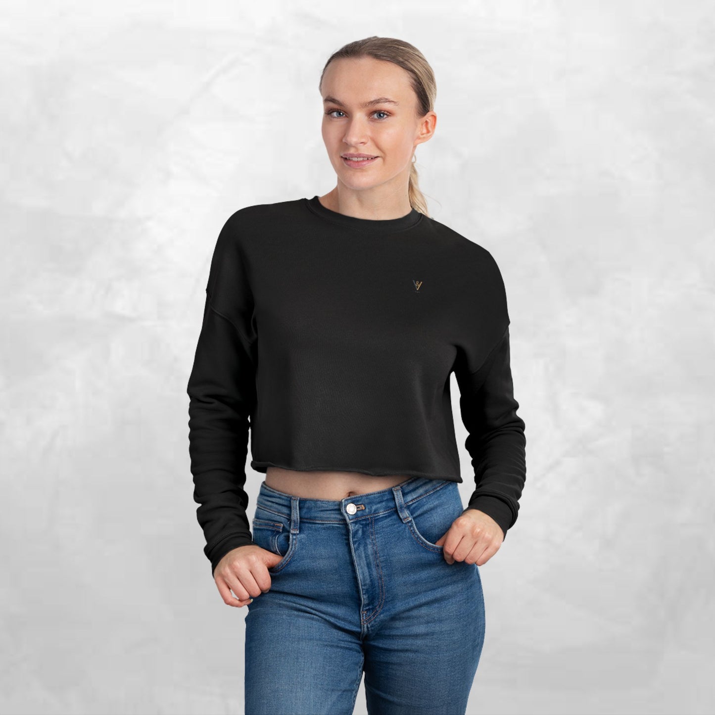 Comfortable Women's Cropped Sweatshirt - Casual Chic for Everyday Wear