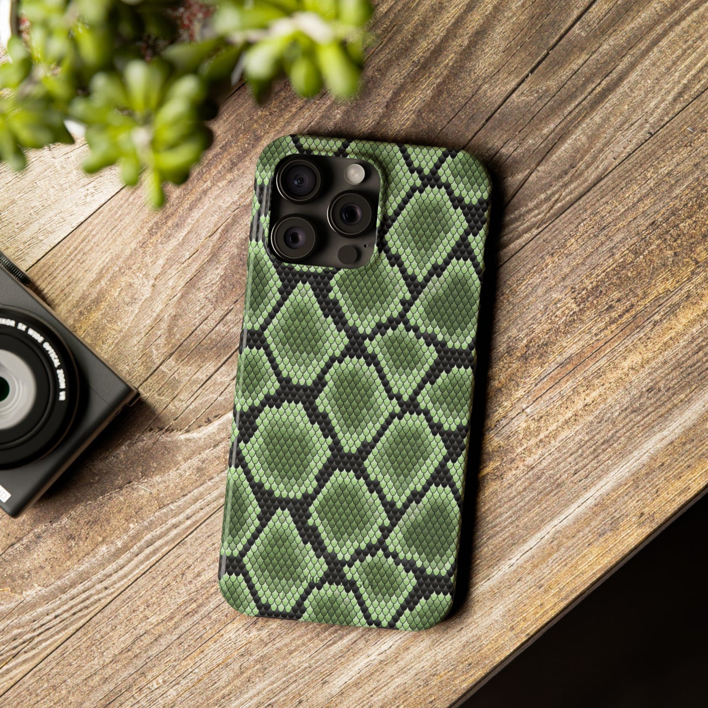 Sleek Green Snake Skin Slim Phone Case - Stylish & Protective for All Occasions