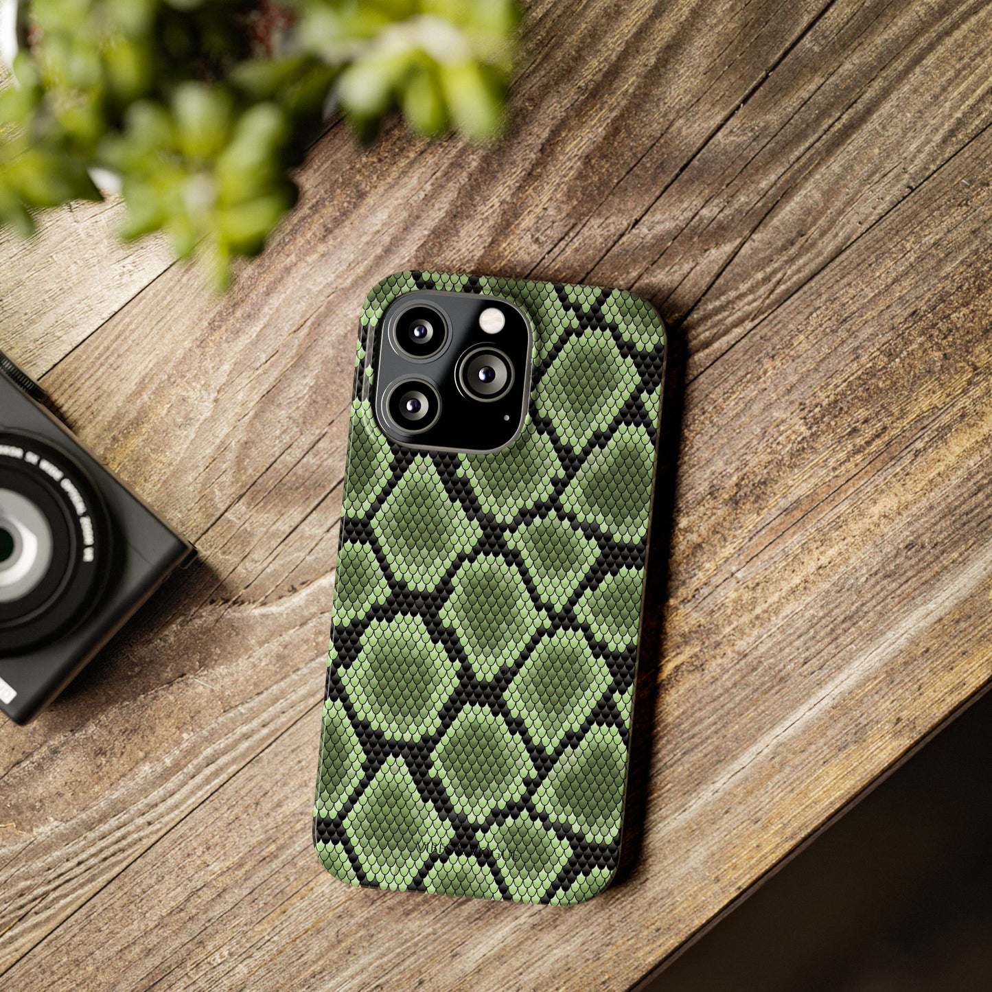 Sleek Green Snake Skin Slim Phone Case - Stylish & Protective for All Occasions