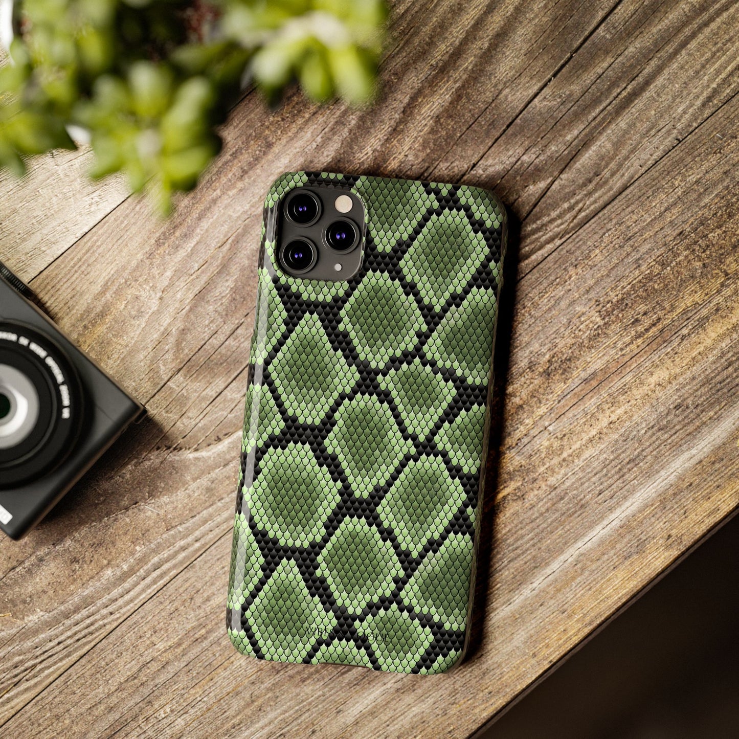 Sleek Green Snake Skin Slim Phone Case - Stylish & Protective for All Occasions