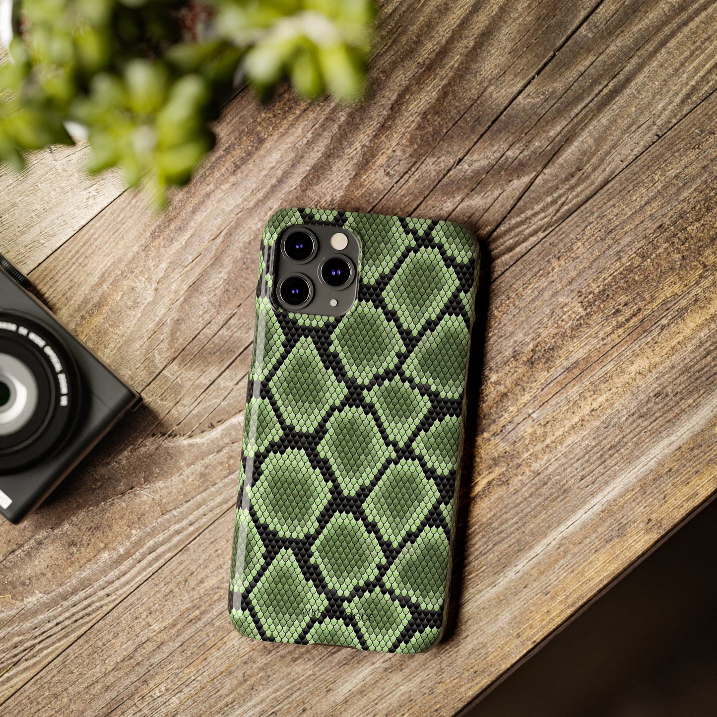 Sleek Green Snake Skin Slim Phone Case - Stylish & Protective for All Occasions
