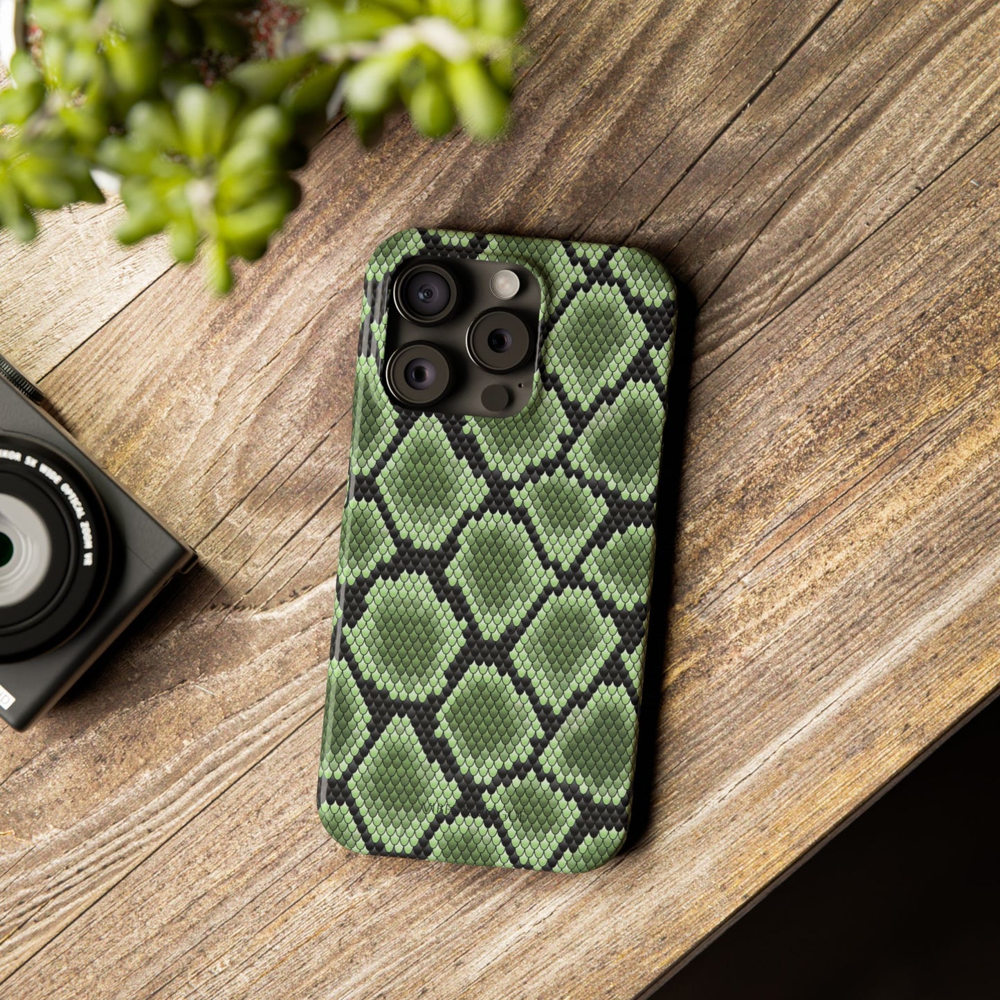 Sleek Green Snake Skin Slim Phone Case - Stylish & Protective for All Occasions