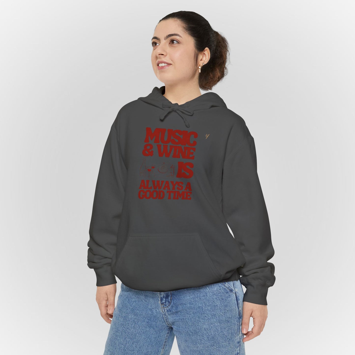 Comfortable Unisex Garment-Dyed Hoodie for Relaxed Days