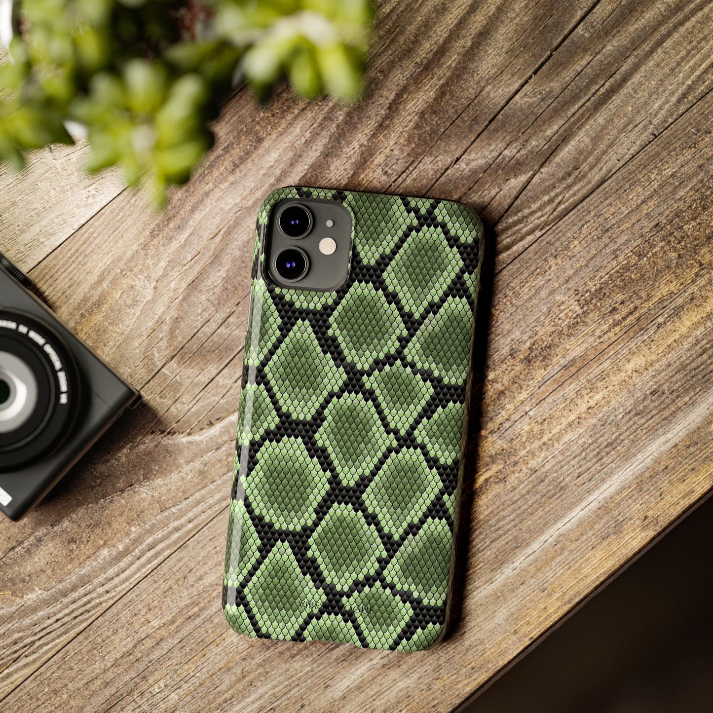 Sleek Green Snake Skin Slim Phone Case - Stylish & Protective for All Occasions