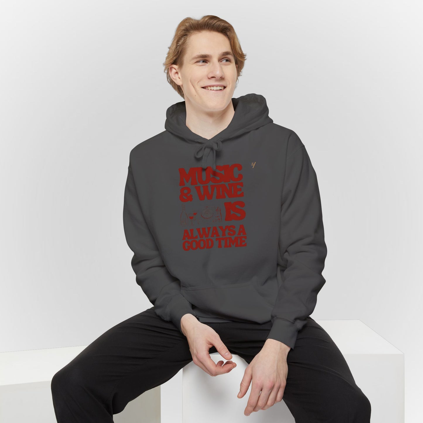 Comfortable Unisex Garment-Dyed Hoodie for Relaxed Days