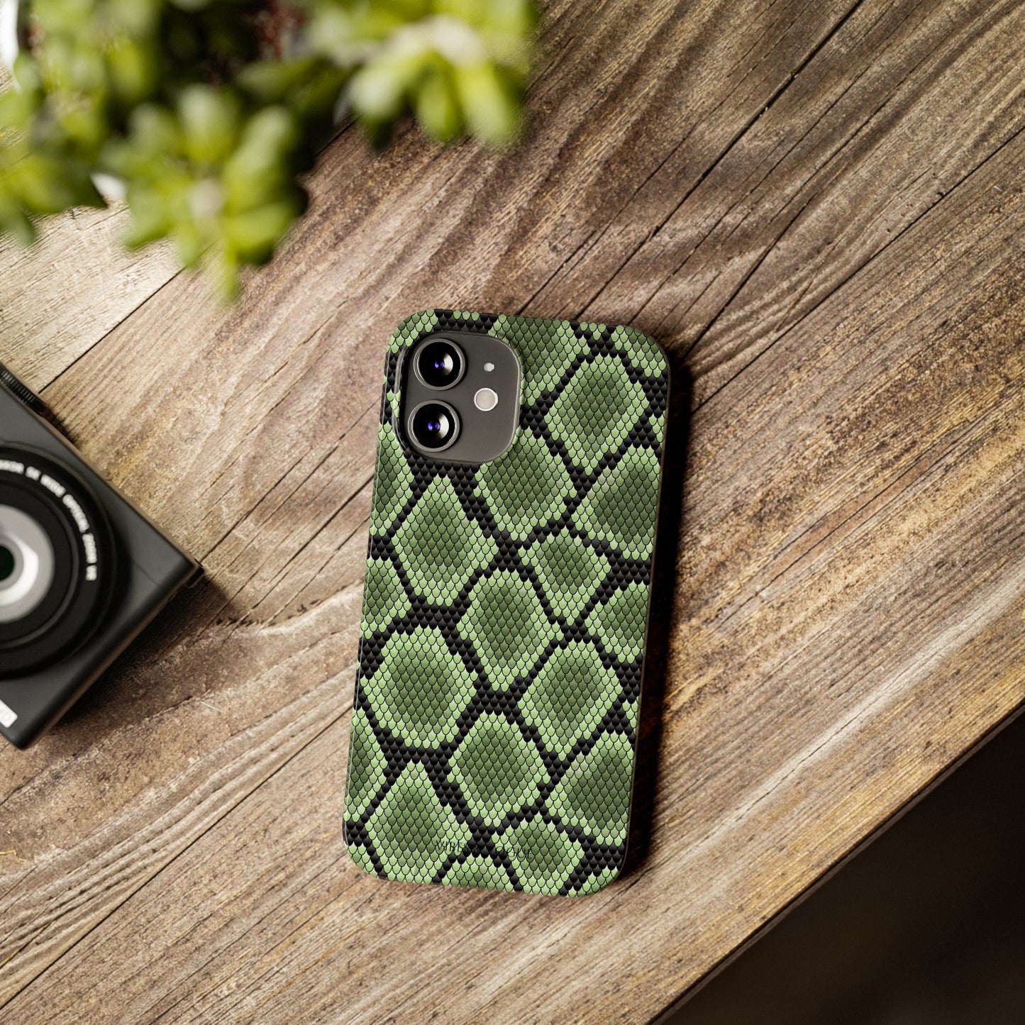 Sleek Green Snake Skin Slim Phone Case - Stylish & Protective for All Occasions